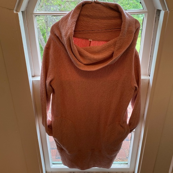 4/6 Lululemon BUNDLE  sweaters, tank top, shirts, sweater dress - Picture 3 of 11